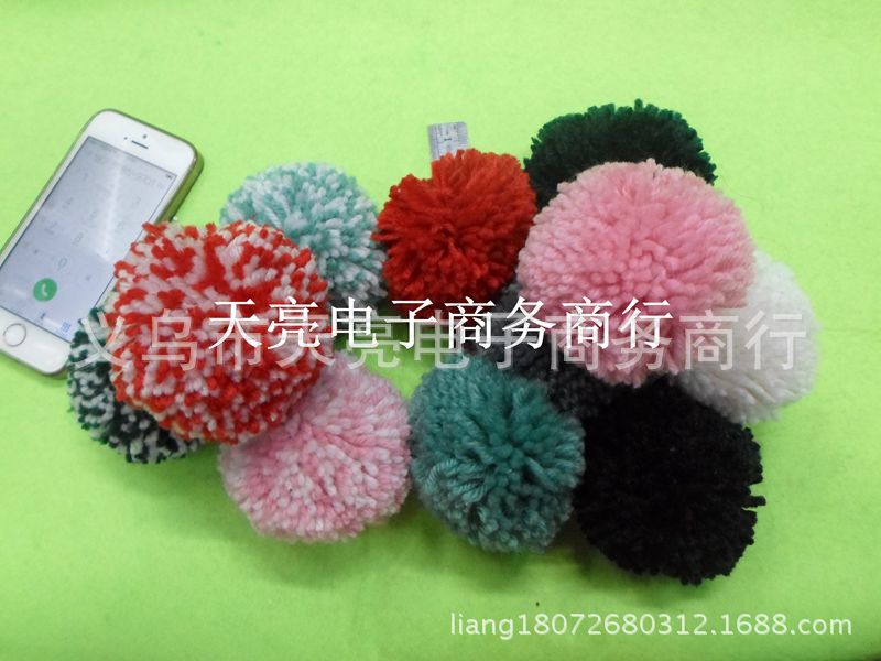 Manufacturers Sell a Large Number of Mixed Colors and Monochrome Wool Wool Ball Color Specifications. Anyone Who Is Interested Can Call