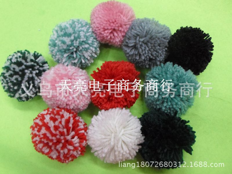 Manufacturers Sell a Large Number of Mixed Colors and Monochrome Wool Wool Ball Color Specifications. Anyone Who Is Interested Can Call