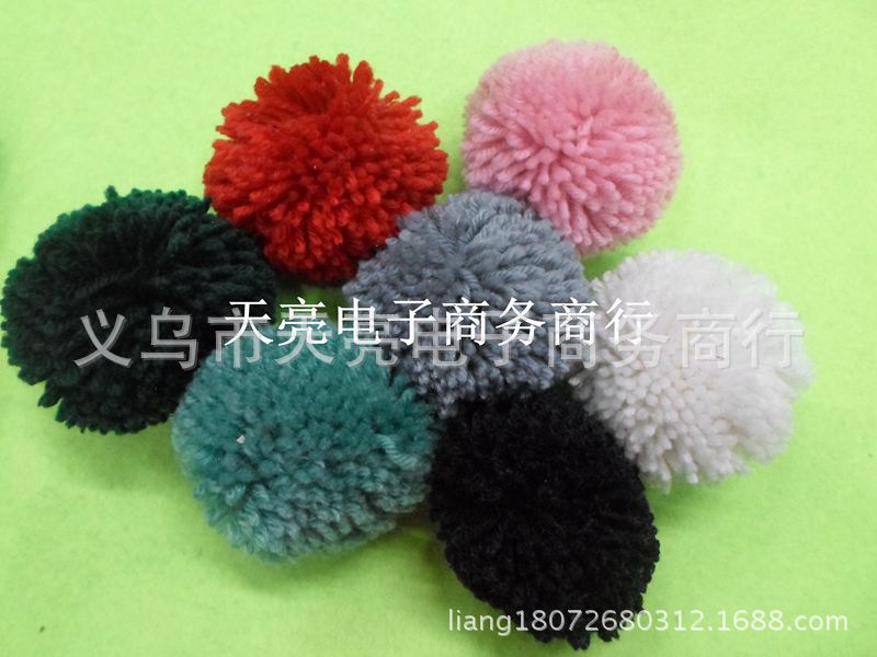 Manufacturers Sell a Large Number of Mixed Colors and Monochrome Wool Wool Ball Color Specifications. Anyone Who Is Interested Can Call