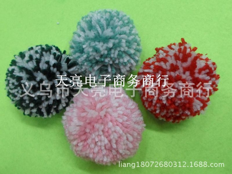 Manufacturers Sell a Large Number of Mixed Colors and Monochrome Wool Wool Ball Color Specifications. Anyone Who Is Interested Can Call
