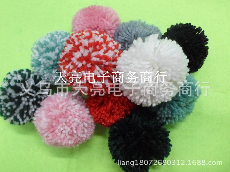 Manufacturers Sell a Large Number of Mixed Colors and Monochrome Wool Wool Ball Color Specifications. Anyone Who Is Interested Can Call