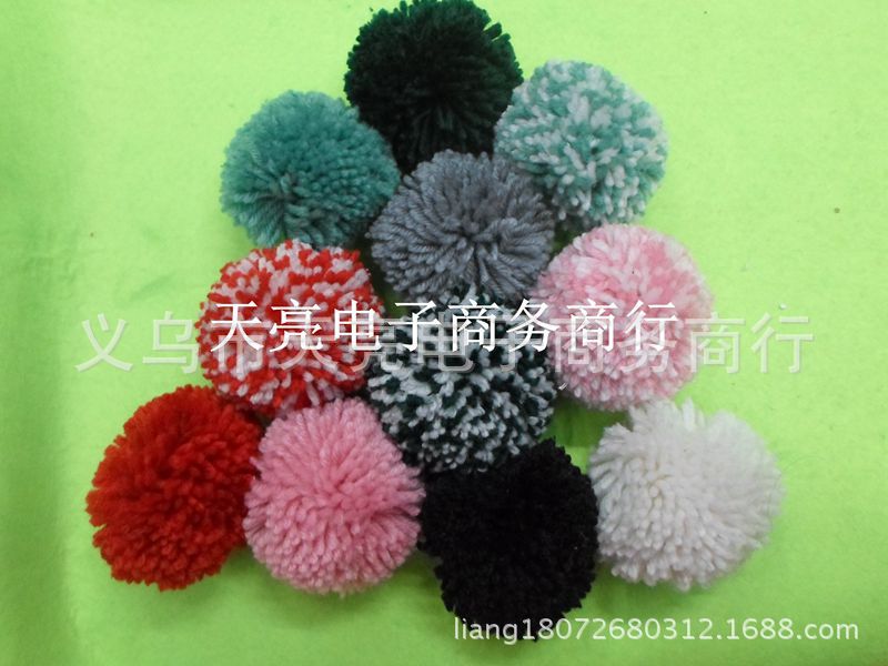 Manufacturers Sell a Large Number of Mixed Colors and Monochrome Wool Wool Ball Color Specifications. Anyone Who Is Interested Can Call