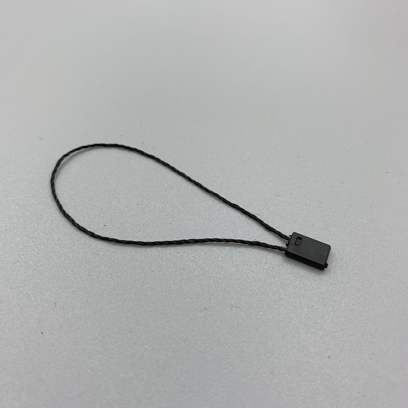 Black and white clothing tag line hand thread needle square tag line spot black and white clothing tag line Black and white clothing tag line hand thread needle square tag line spot black and white clothing tag line