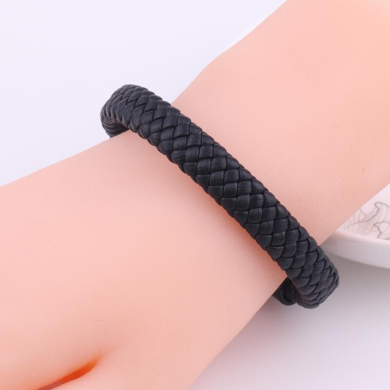 2019 European and American Popular Hot Selling Product Black Vintage Bracelet Bracelet Genuine Leather Men&#039;s Sand Surface Magnetic Buckle Bracelet