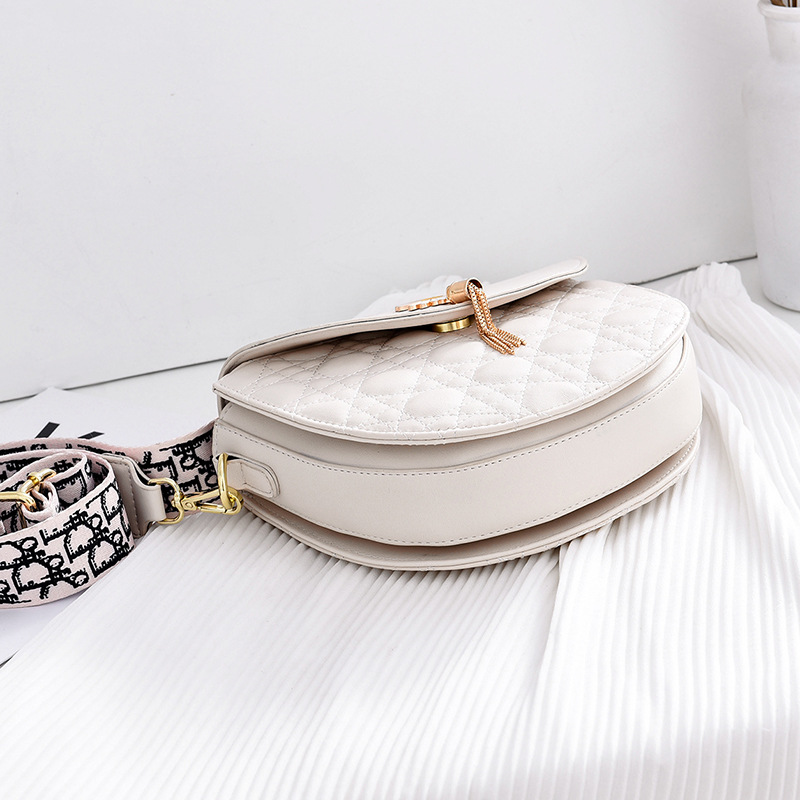 Tiktok White All-Matching Fashionable Elegant Women&#039;s Messenger Bag PU Leather Solid Color Hardware Magnetic Buckle Shoulder Bag Women&#039;s