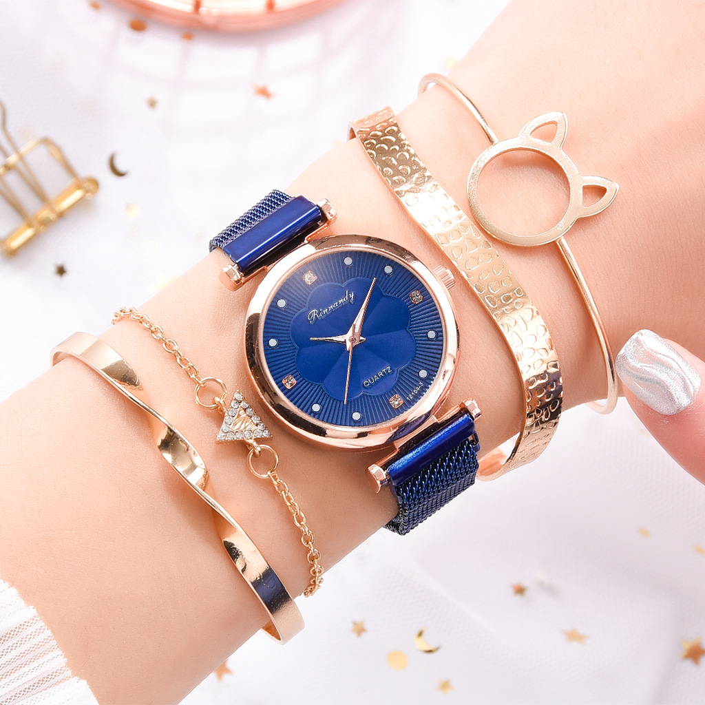 INS Cross-Border Watch Women's Magnetic Buckle Simple Casual Watch Flower Dial Alloy Mesh Quartz Watch