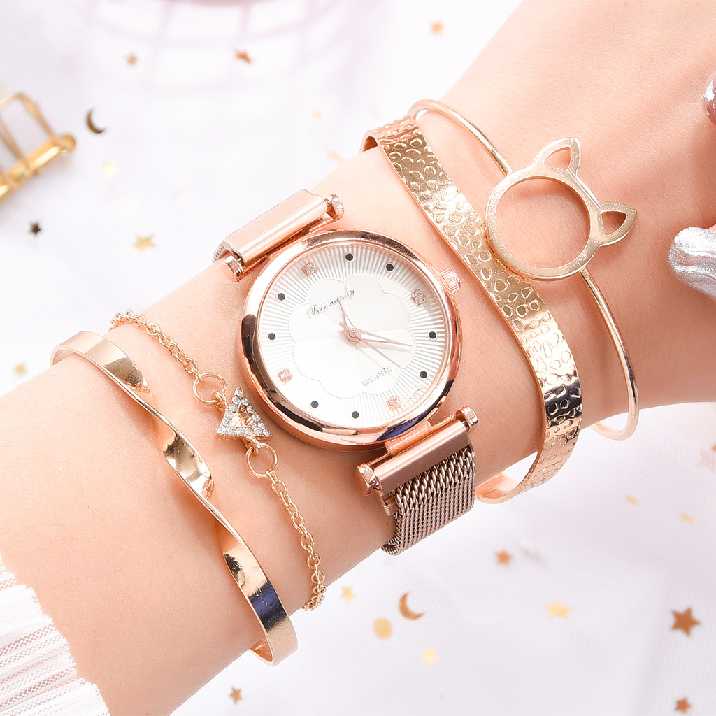 INS Cross-Border Watch Women's Magnetic Buckle Simple Casual Watch Flower Dial Alloy Mesh Quartz Watch