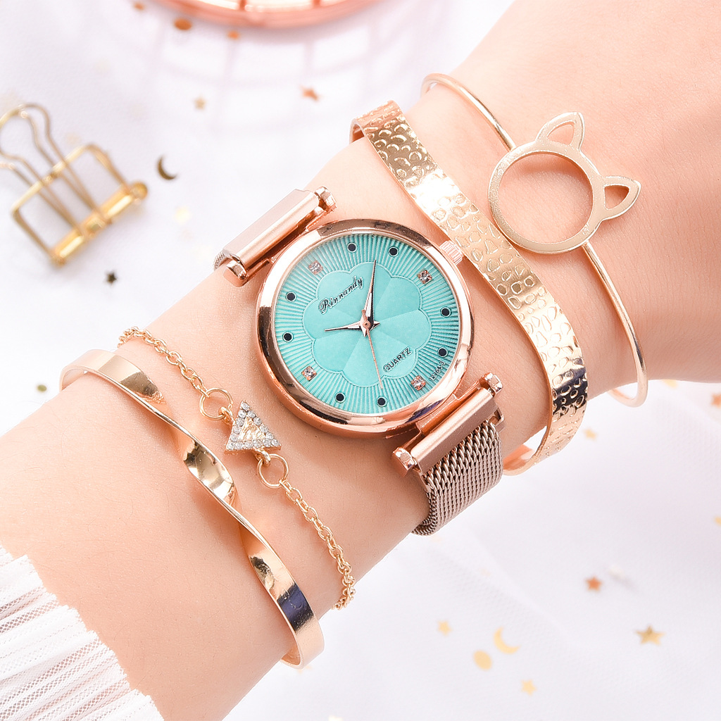 INS Cross-Border Watch Women's Magnetic Buckle Simple Casual Watch Flower Dial Alloy Mesh Quartz Watch