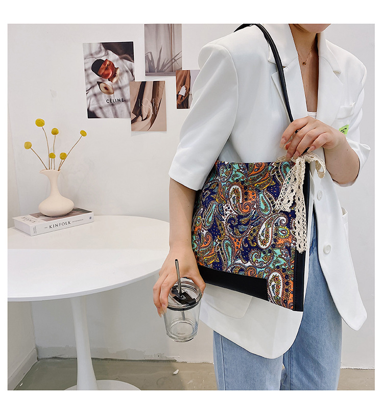 Exquisite Retro Canvas Tote Bag Female 2021 New Fashion Popular INS Personality Magnetic Buckle Shoulder Bag