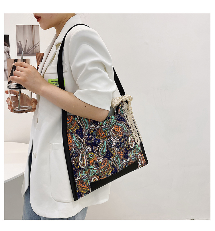 Exquisite Retro Canvas Tote Bag Female 2021 New Fashion Popular INS Personality Magnetic Buckle Shoulder Bag
