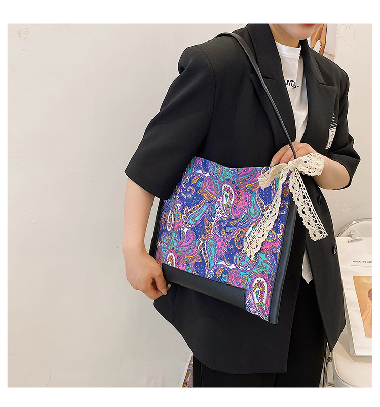 Exquisite Retro Canvas Tote Bag Female 2021 New Fashion Popular INS Personality Magnetic Buckle Shoulder Bag