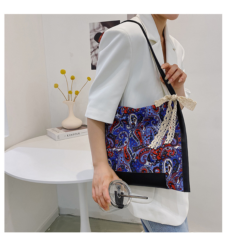 Exquisite Retro Canvas Tote Bag Female 2021 New Fashion Popular INS Personality Magnetic Buckle Shoulder Bag
