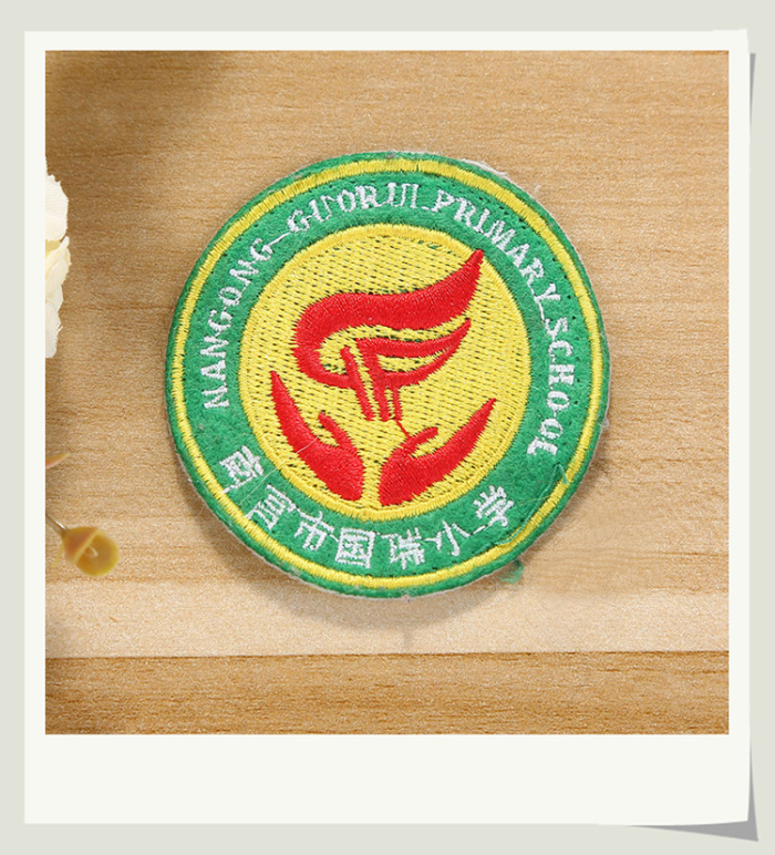 To make a custom small and medium school kindergarten garden school uniform cloth paste round badge badge