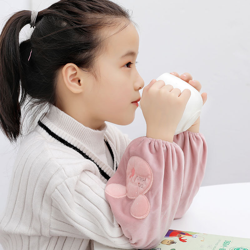 Winter New Children&#039;s Cartoon Animal Paste Cloth Embroidery Flannel Oversleeve Male and Female Students Bear Antifouling Sleeves Oversleeve
