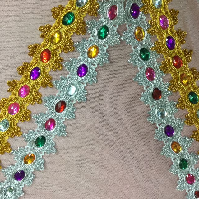 Double-Sided Three-Flower Diamond Lace