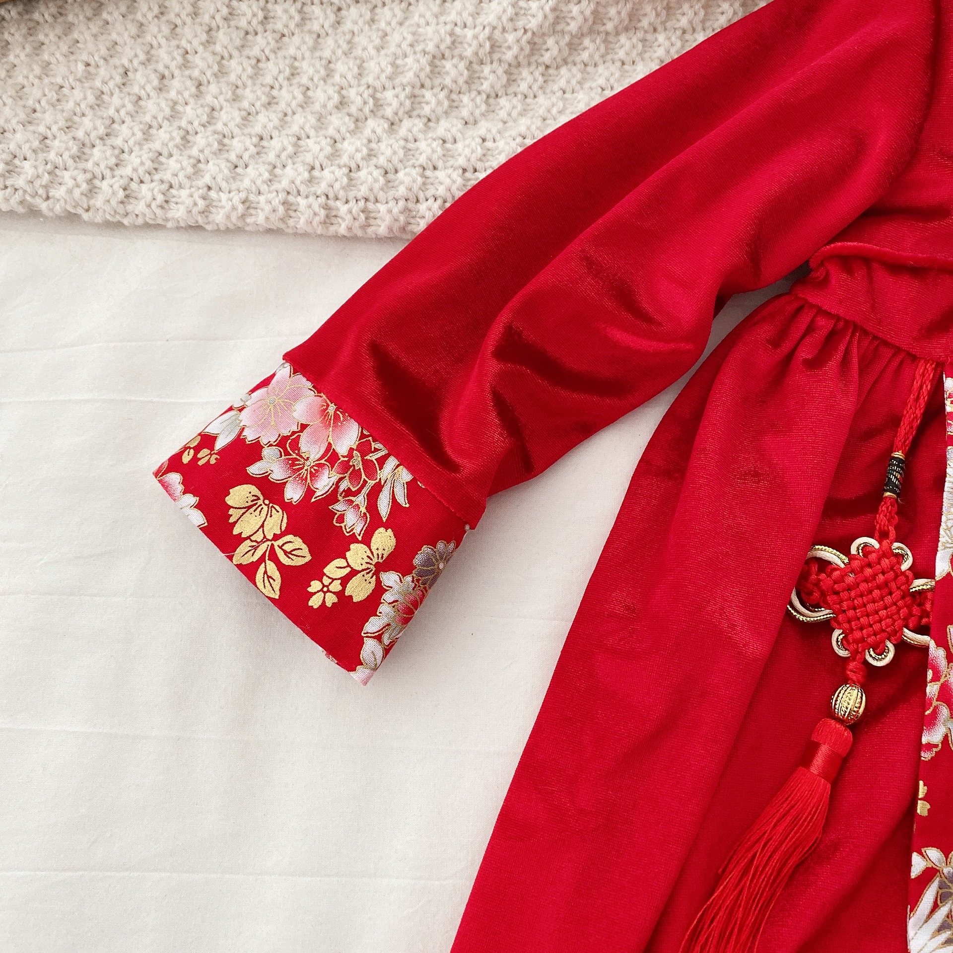 Girls New Year Clothes 0-6 Years Old Baby Girl Suit Children Suit for the New Year Velvet Padded Dress + Hanfu Top Ct052