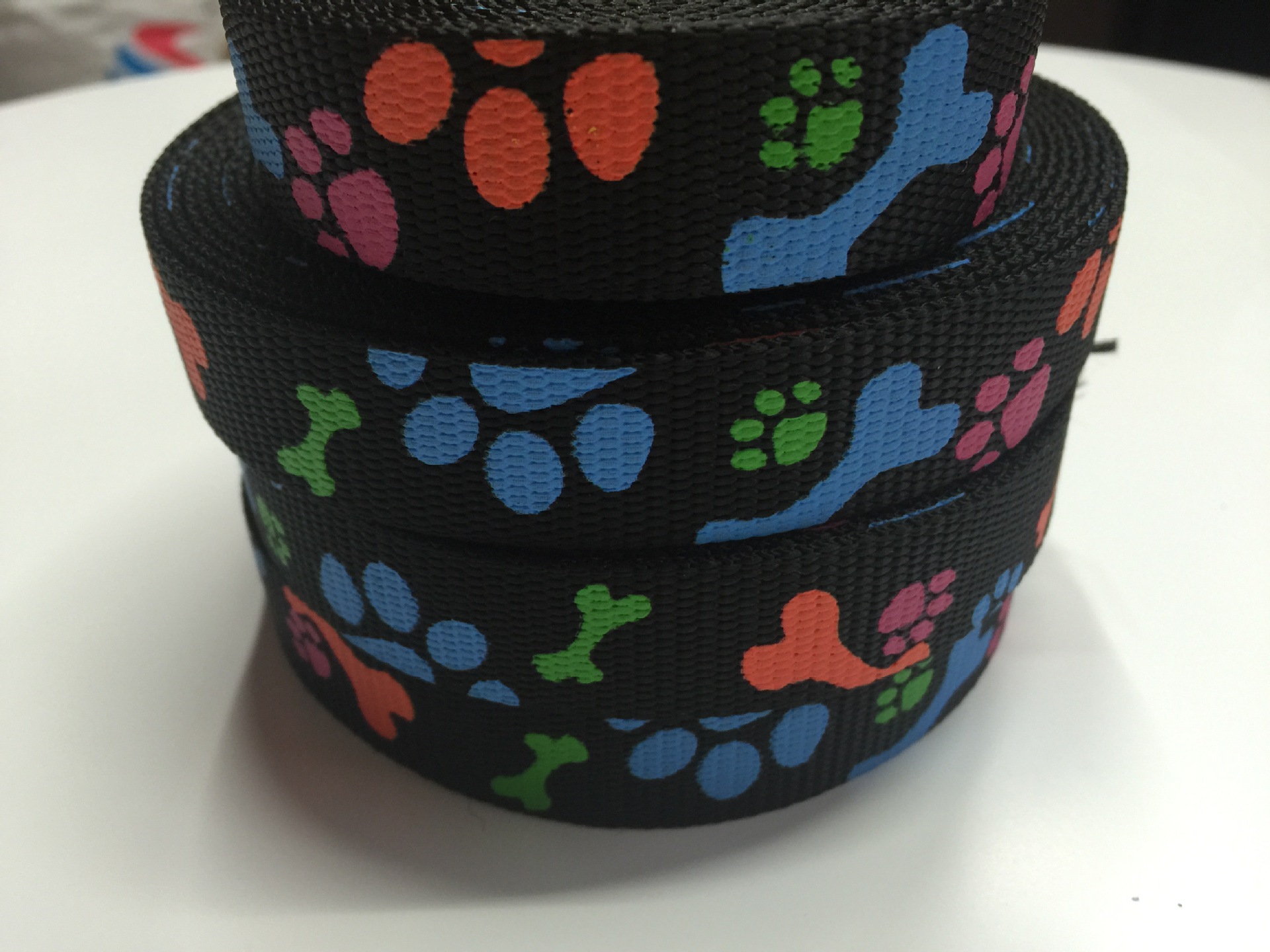 Dog supplies with pet traction rope dog rope dog dress with rope pet accessories.