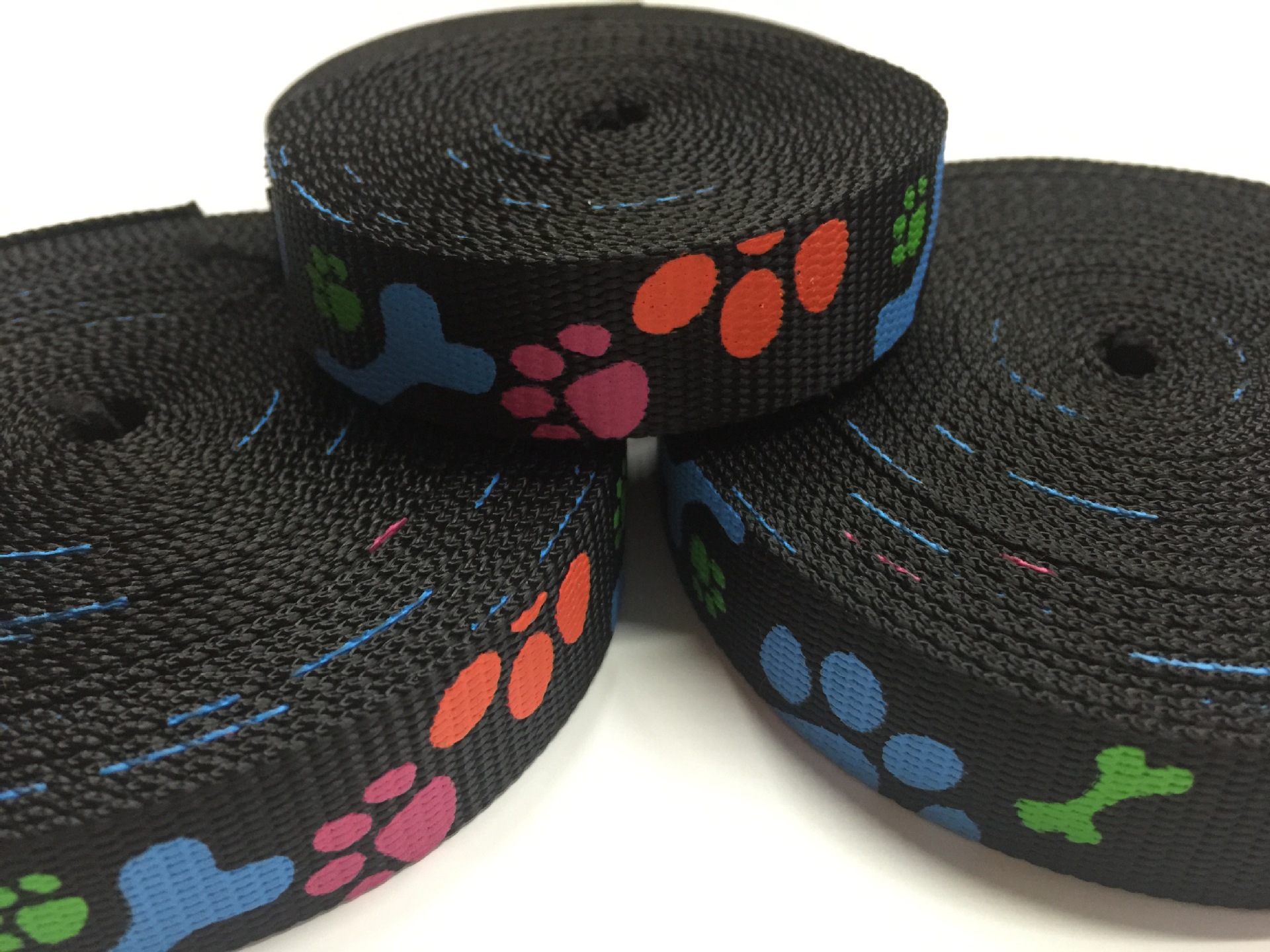Dog supplies with pet traction rope dog rope dog dress with rope pet accessories.