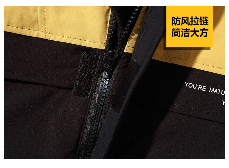The new 2019 winter trend features matching hooded down jackets with white eiderdown overcoats