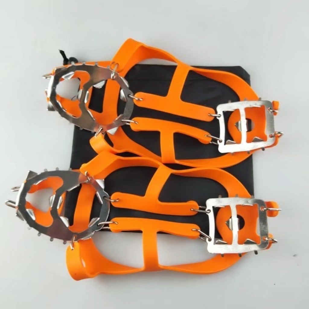 Crampon non - slip shoe set stainless steel welding is suing mountaineering snow anti - ski shoes Crampon ice climbing gear guy
