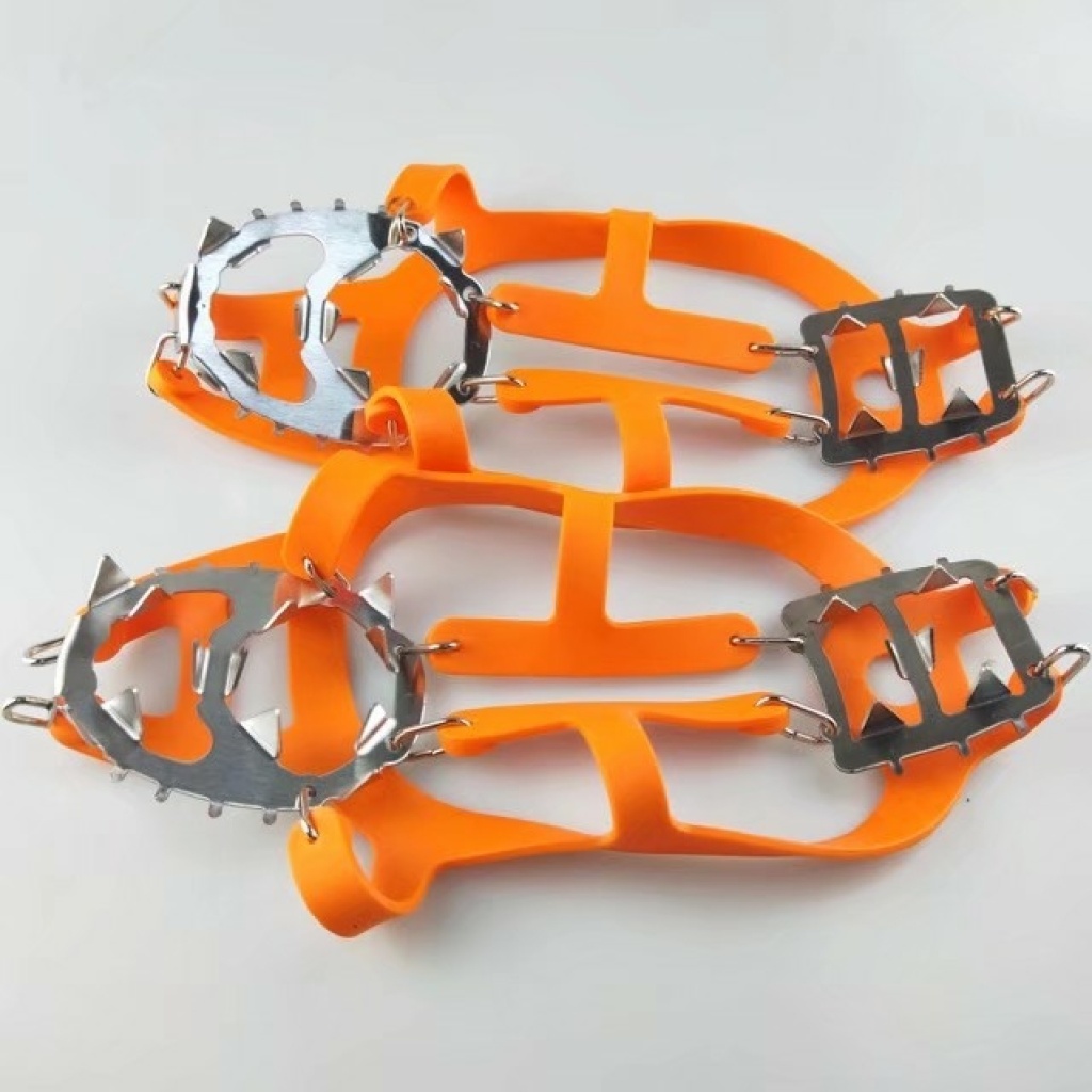 Crampon non - slip shoe set stainless steel welding is suing mountaineering snow anti - ski shoes Crampon ice climbing gear guy
