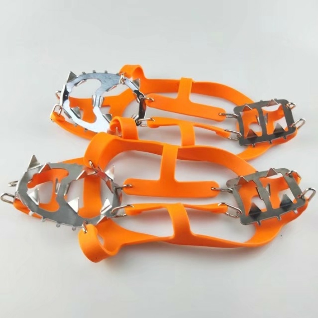 Crampon non - slip shoe set stainless steel welding is suing mountaineering snow anti - ski shoes Crampon ice climbing gear guy