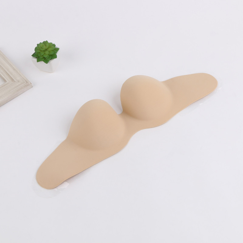 A piece of seamless silicone bra for A woman with A glossy bra side the bra together to pass reveal the back of the bra
