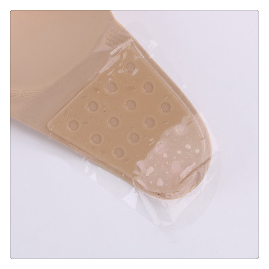 A piece of seamless silicone bra for A woman with A glossy bra side the bra together to pass reveal the back of the bra