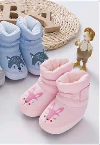 A Warm shoes for infants 3 - have old soft soles for infants newborn Warm and protective shoes A Warm shoes for infants 3 - have old soft soles for infants newborn Warm and protective shoes