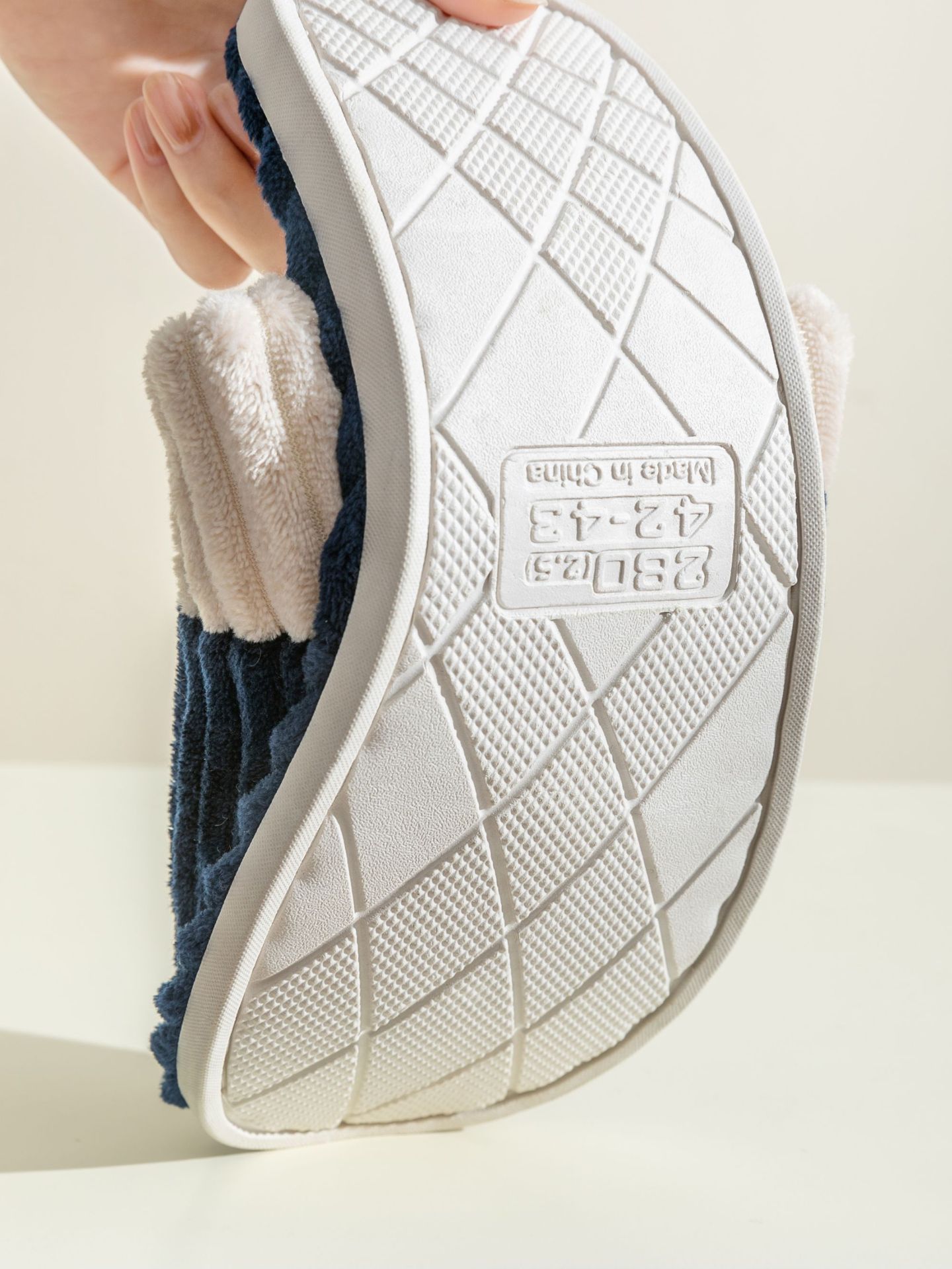 2021 New Autumn and Winter Home Sewing Shoes Korean Style Couple Corduroy Toe Covering Men and Women Cotton Slippers Spot Goods 2021 New Autumn and Winter Home Sewing Shoes Korean Style Couple Corduroy Toe Covering Men and Women Cotton Slippers Spot Goods