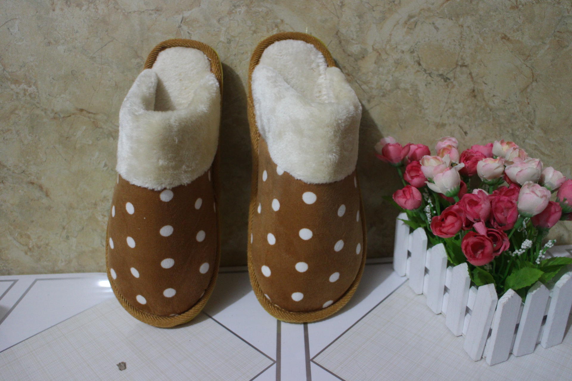 Winter new dot cotton slippers slip Home Furnishing warm indoor couples and women slippers wholesale