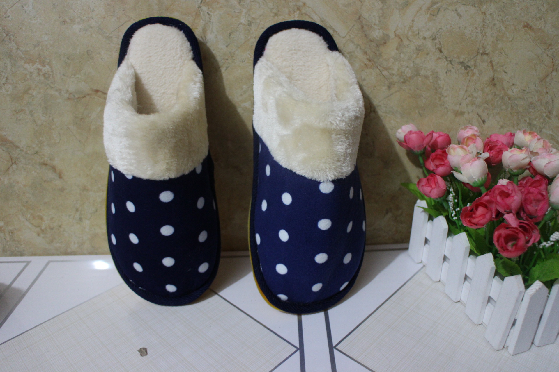 Winter new dot cotton slippers slip Home Furnishing warm indoor couples and women slippers wholesale