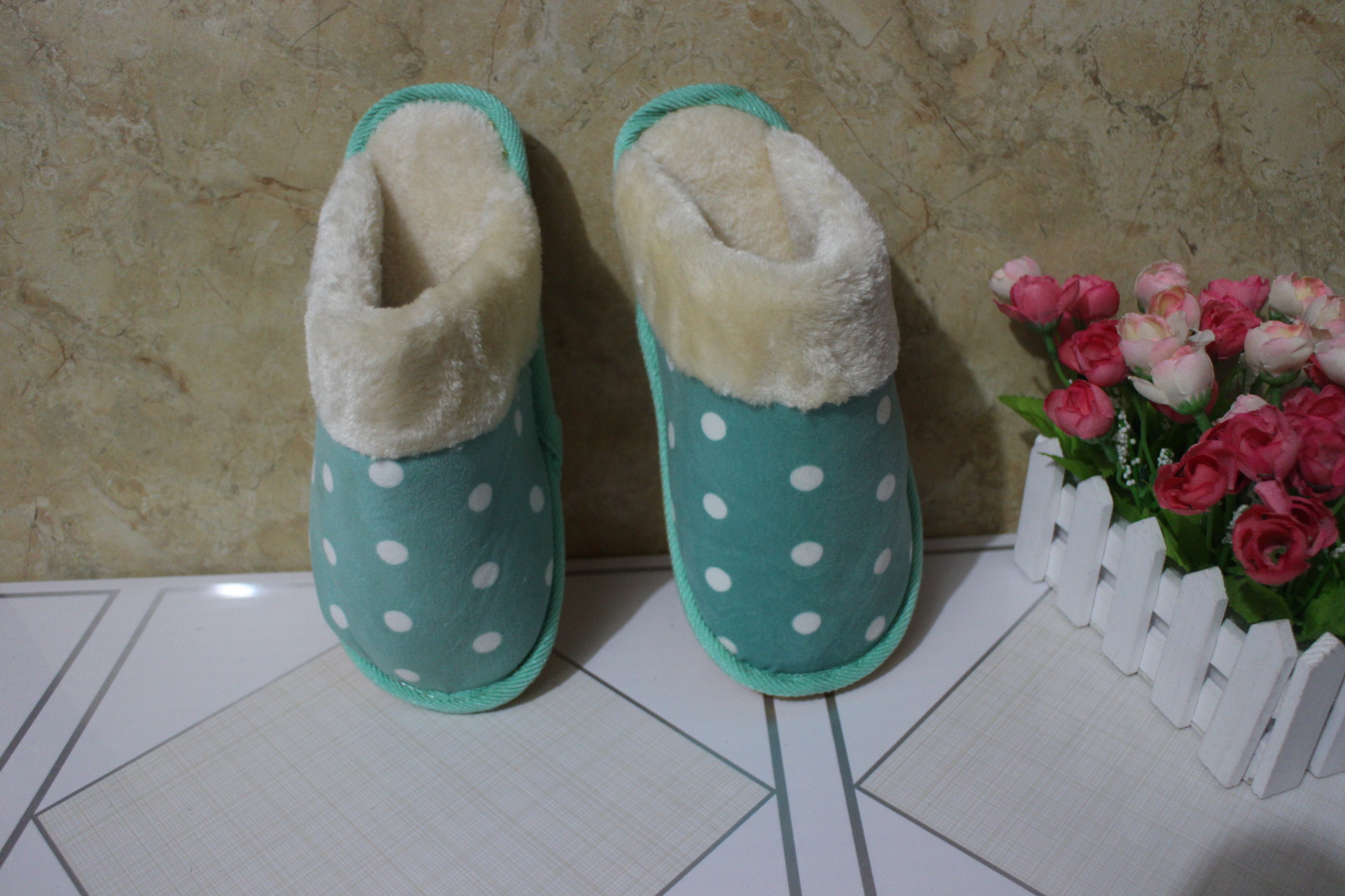 Winter new dot cotton slippers slip Home Furnishing warm indoor couples and women slippers wholesale