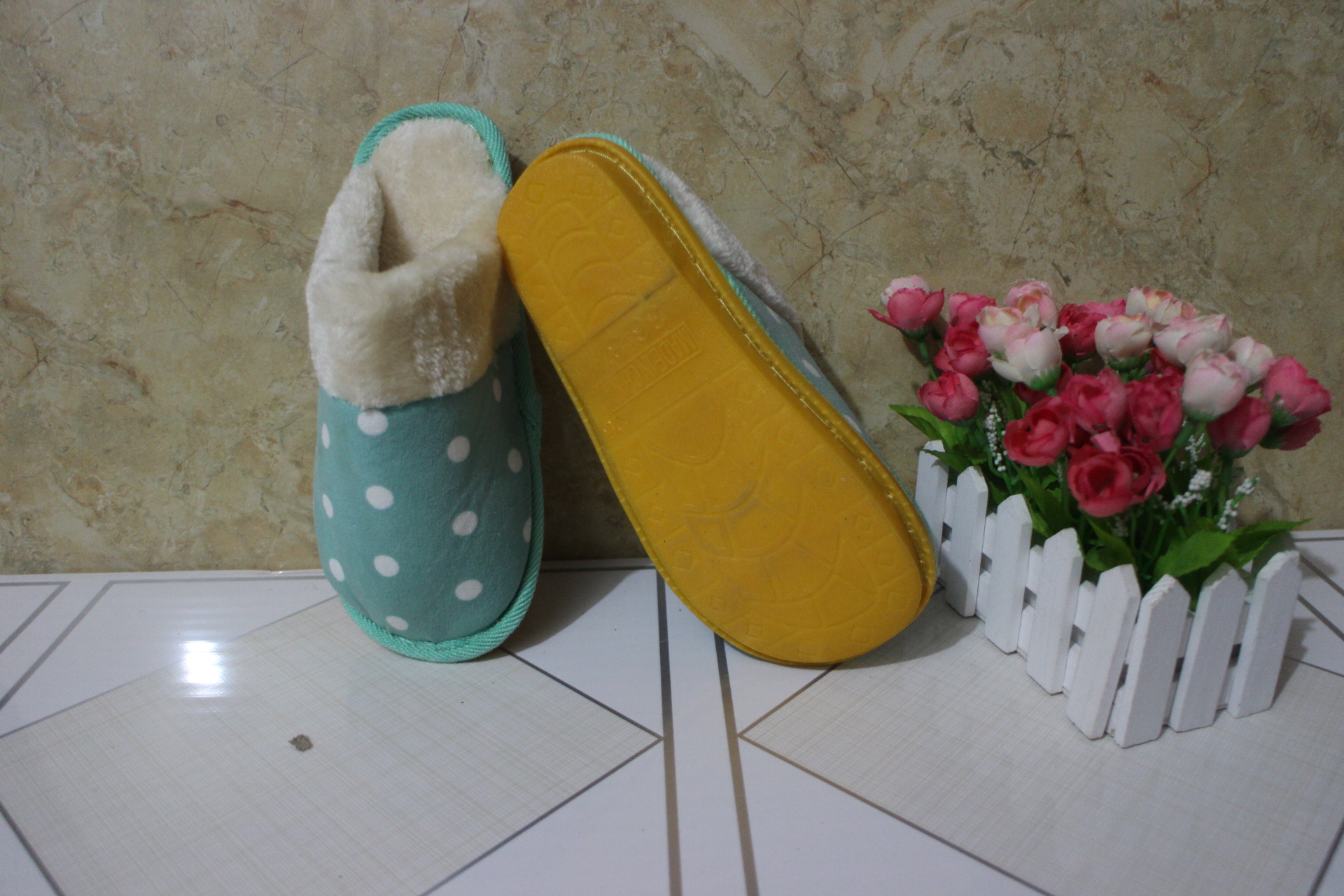 Winter new dot cotton slippers slip Home Furnishing warm indoor couples and women slippers wholesale