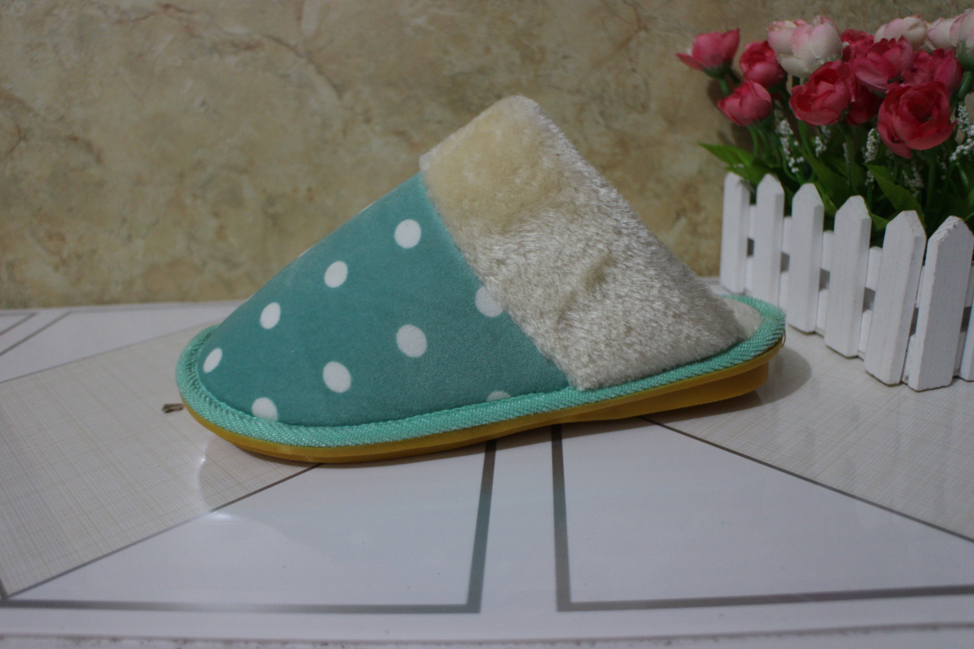 Winter new dot cotton slippers slip Home Furnishing warm indoor couples and women slippers wholesale