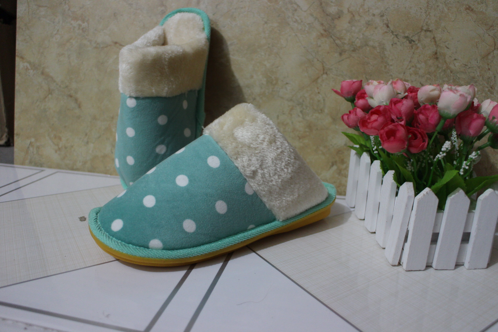 Winter new dot cotton slippers slip Home Furnishing warm indoor couples and women slippers wholesale