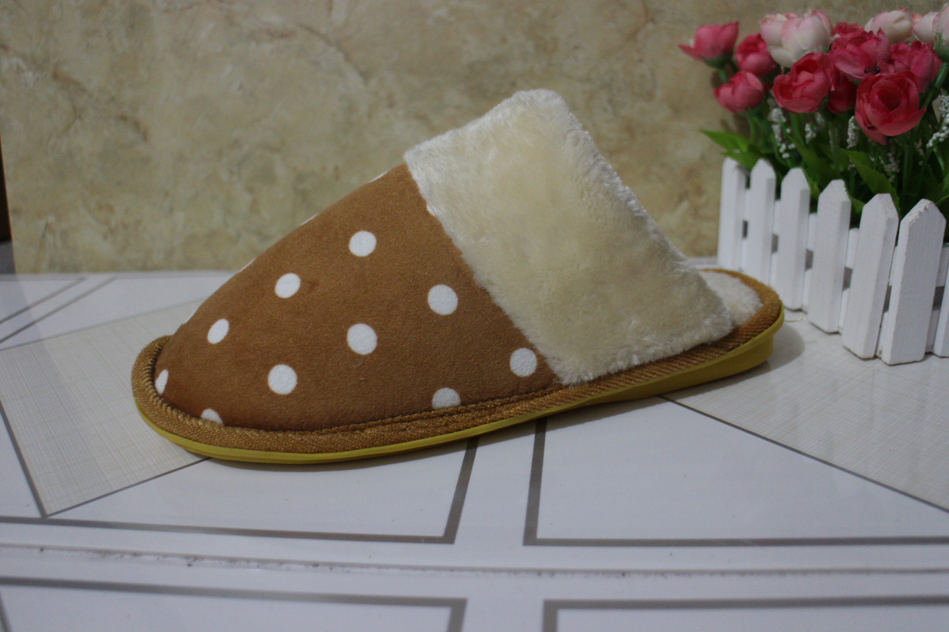 Winter new dot cotton slippers slip Home Furnishing warm indoor couples and women slippers wholesale