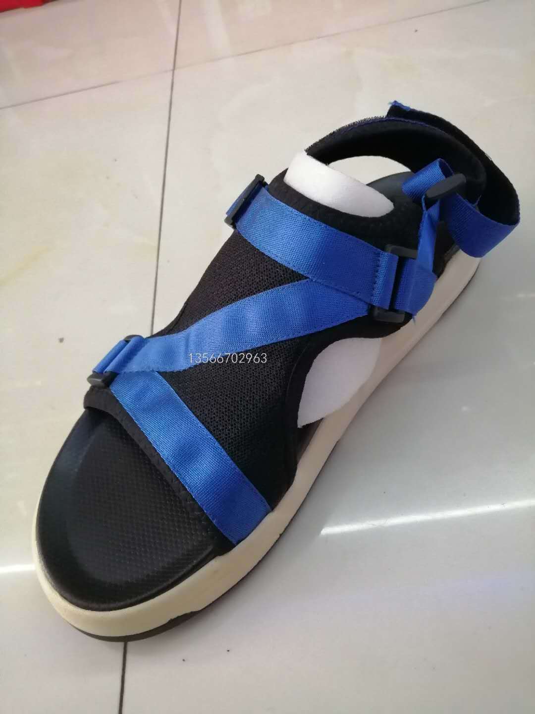 Stock Men&#039;s Shoes Korean-Style Fashionable Casual Flat Comfortable Beach Shoes Stylish Guy&#039;s Sandals