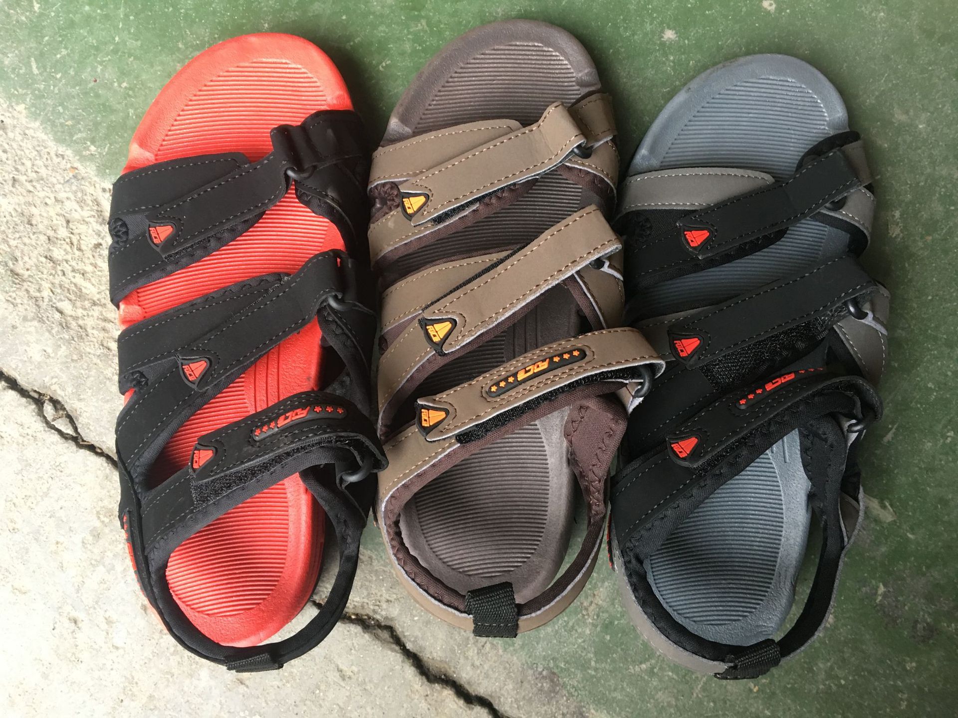 Factory direct selling men&#039;s Roman sandals 2017 new summer beach shoes wholesale magic slippers.