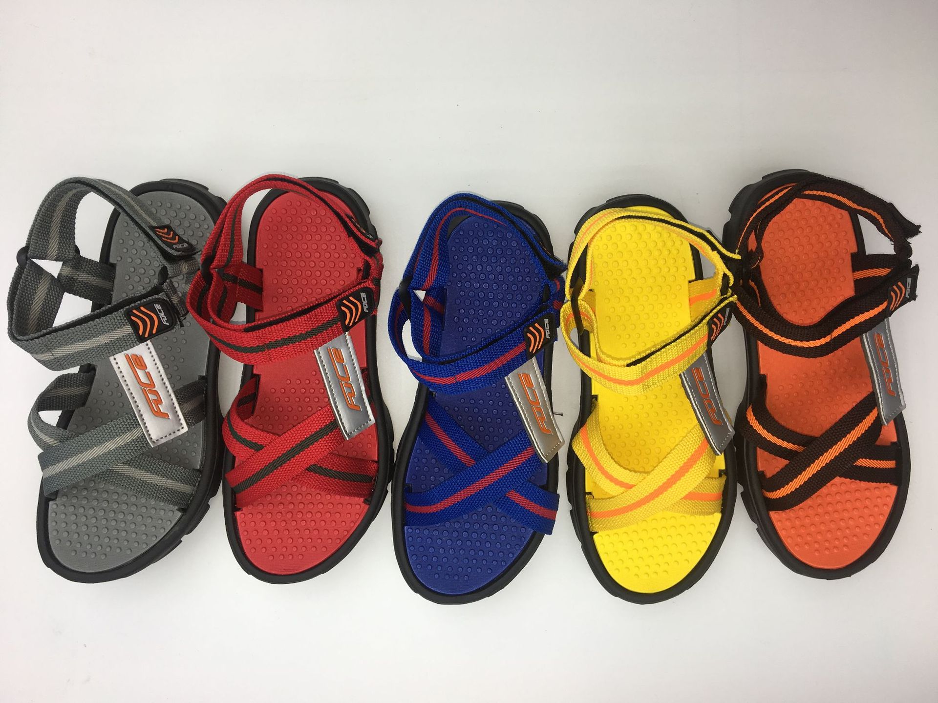 Factory direct selling men&#039;s Roman sandals 2017 new summer beach shoes wholesale magic slippers.