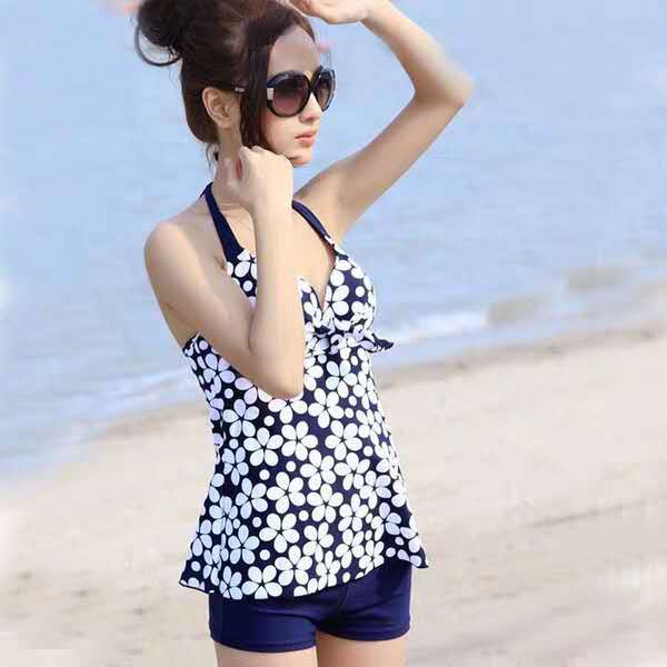 Swimwear stock spot handling Swimwear Swimwear stock spot handling Swimwear