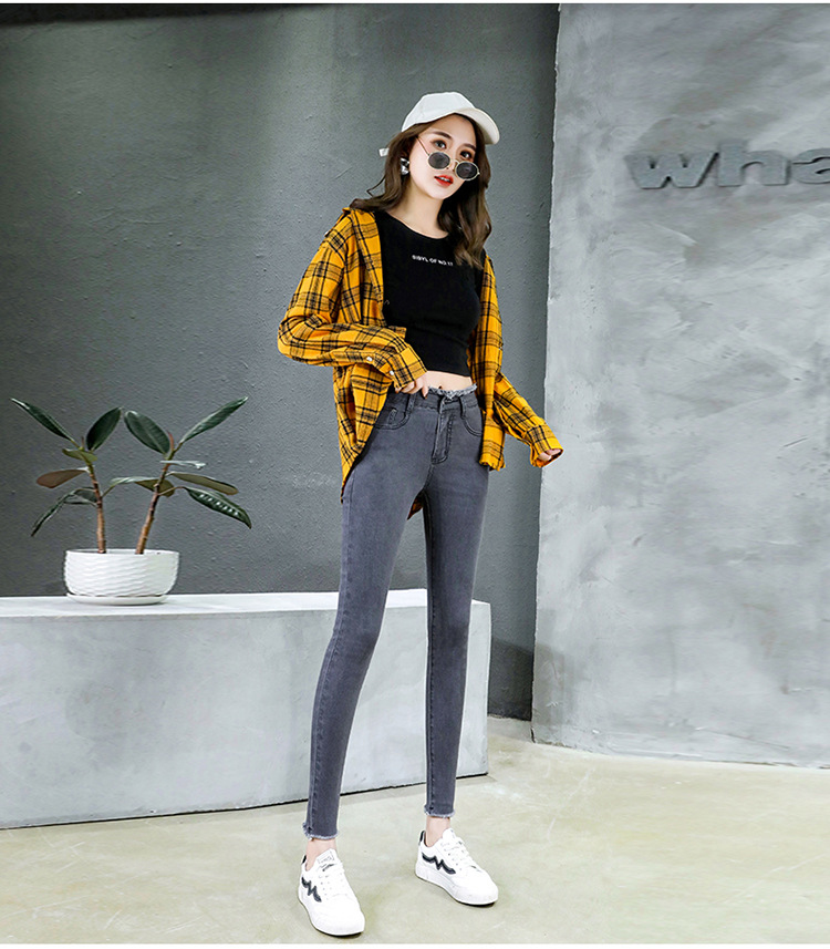 women in Spring 2020 new high waist nine minute Trousers Korean version show thin chic tight small feet with fur border women in Spring 2020 new high waist nine minute Trousers Korean version show thin chic tight small feet with fur border