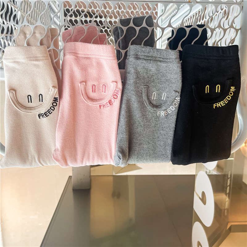 2021 Autumn Girls' High Elasticity Embroidered Smiley Sunken Stripe Slim Fit Leggings Baby Girls' Soft Glutinous Tight Trousers 2021 Autumn Girls' High Elasticity Embroidered Smiley Sunken Stripe Slim Fit Leggings Baby Girls' Soft Glutinous Tight Trousers