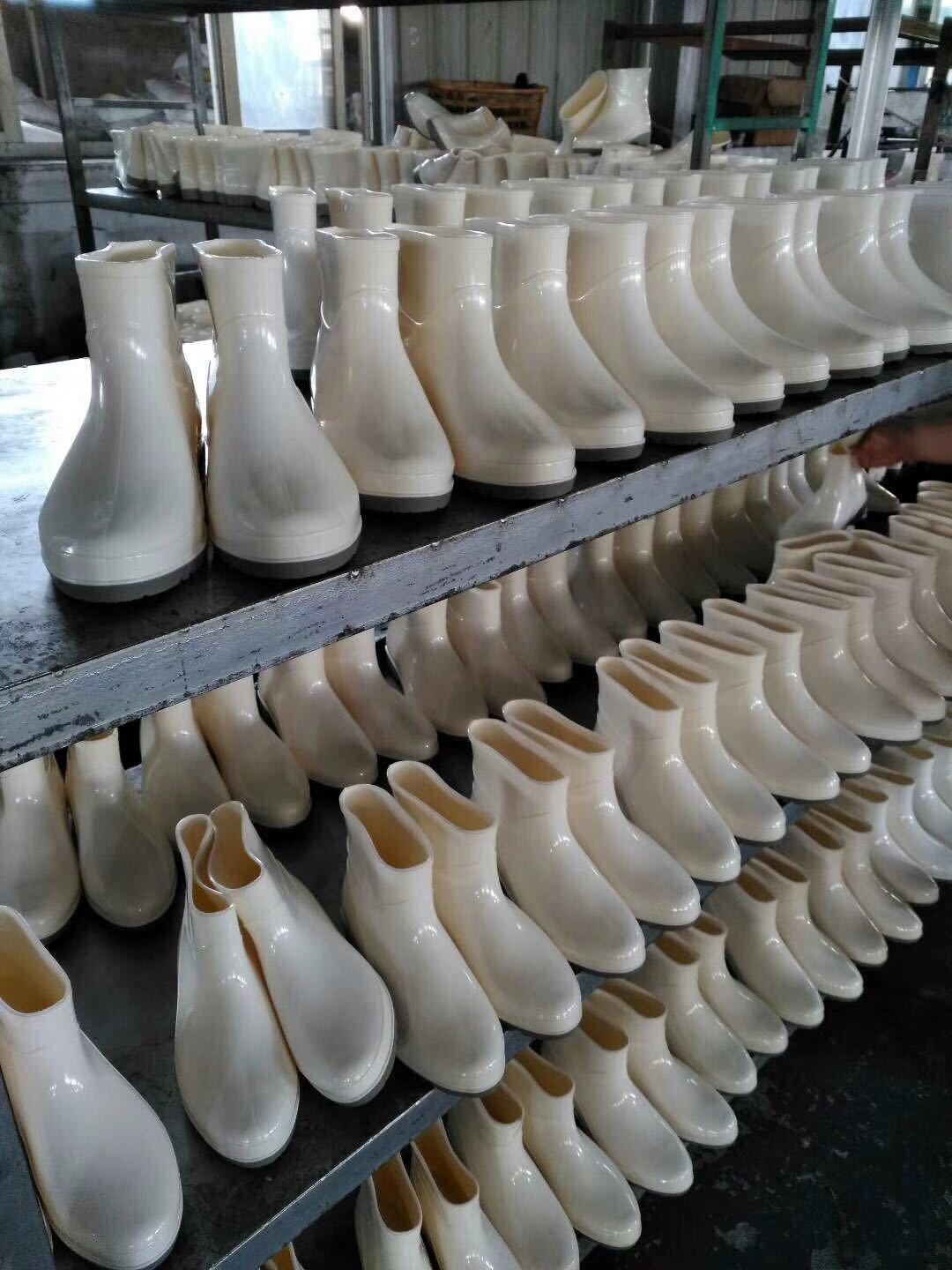 French rain boots male export PVC water shoes wear - resistant wholesale custom French rain boots male export PVC water shoes wear - resistant wholesale custom
