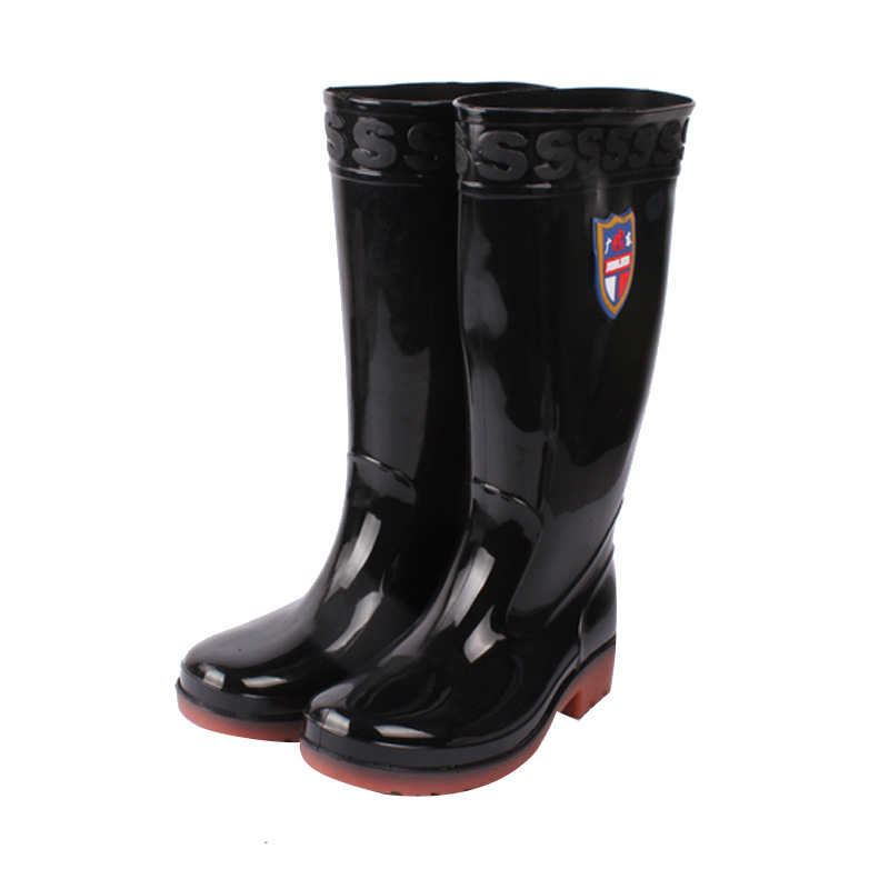 The new style of men&#039;s water shoes, high barrel PVC flat bottom, low heel, simple men&#039;s rain shoes, fashion rain shoes, rain boots