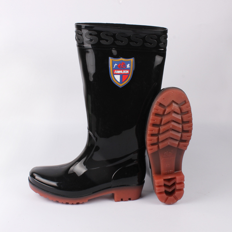 The new style of men&#039;s water shoes, high barrel PVC flat bottom, low heel, simple men&#039;s rain shoes, fashion rain shoes, rain boots