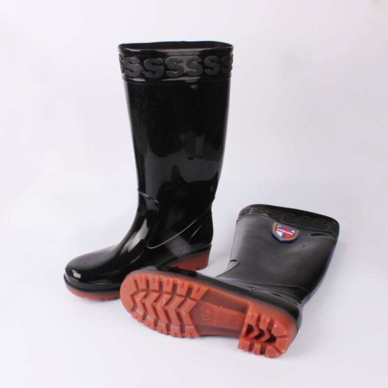 The new style of men&#039;s water shoes, high barrel PVC flat bottom, low heel, simple men&#039;s rain shoes, fashion rain shoes, rain boots