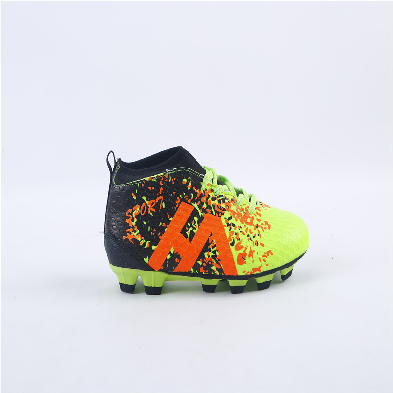 Manufacturers direct football shoes crushed nails for boys and girls young sneaker man grass anti-skid sports shoes source factory