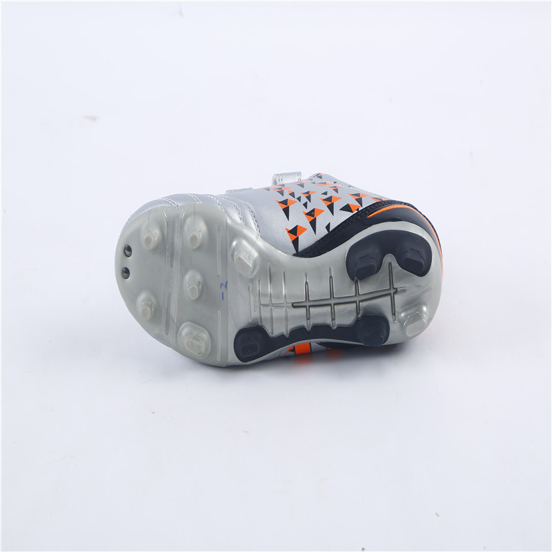 Manufacturers direct football shoes crushed nails for boys and girls young sneaker man grass anti-skid sports shoes source factory