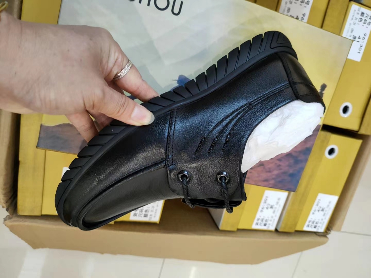 Zhou&#039;s spot men&#039;s shoes European and American business casual shoes leather thick-soled top layer leather shoes comfortable soft-soled shoes